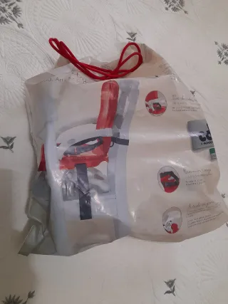 Trona portátil naranja.