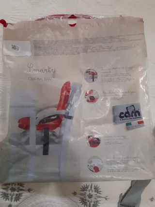 Trona portátil naranja.