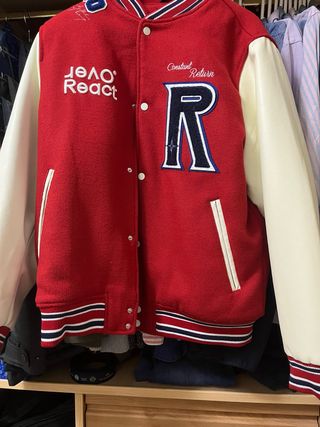 Chaqueta universitaria roja y blanca Talla L nueva