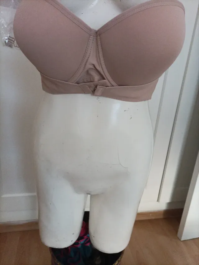 Sujetador beige sin tirantes