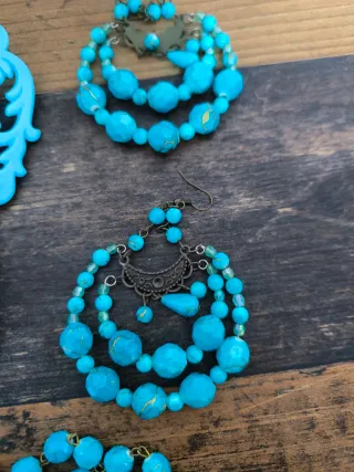 Conjunto Flamenco, pendientes, collar y peineta.