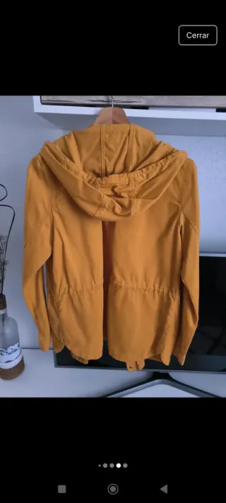 Chaqueta parka con capucha.