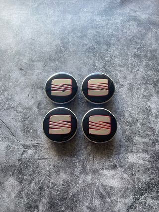 Tapabujes Seat 63mm Negro Rojo 1P0601165