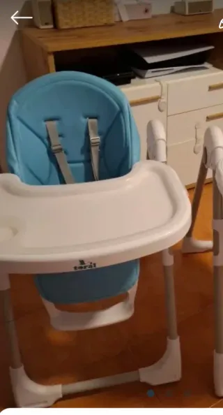 Trona bebé azul y blanca