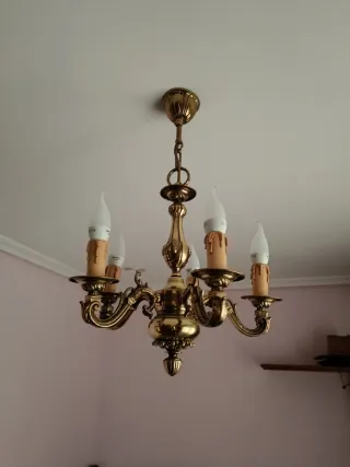 Lámpara de techo dorada