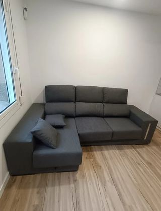 Divano modulare grigio in tessuto