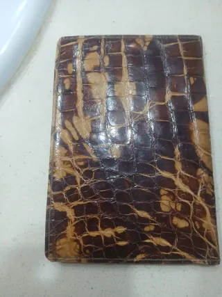 Cartera antigua de piel
