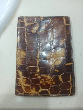 Cartera antigua de piel