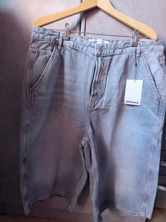Pantalón vaquero skater Bershka gris claro T.46
