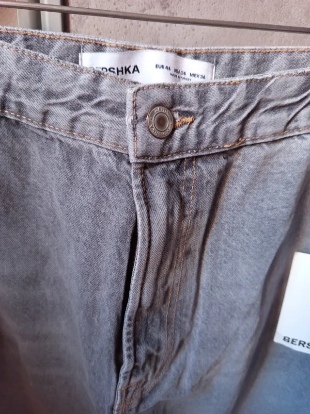 Pantalón vaquero skater Bershka gris claro T.46
