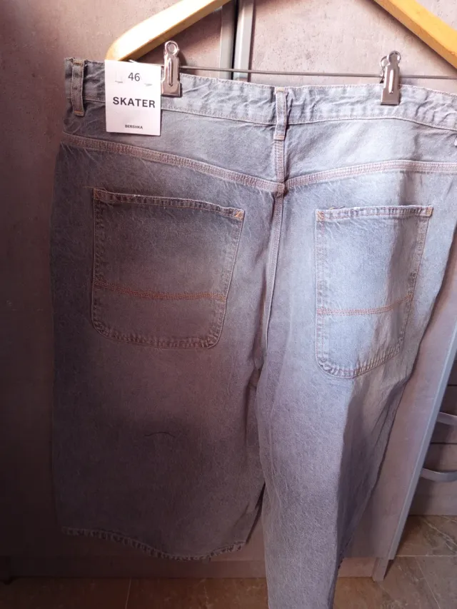 Pantalón vaquero skater Bershka gris claro T.46