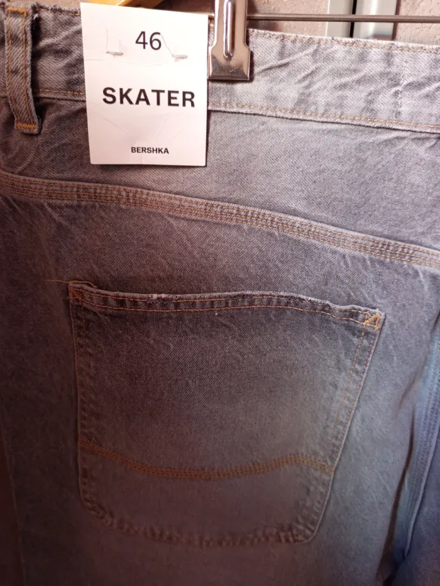 Pantalón vaquero skater Bershka gris claro T.46