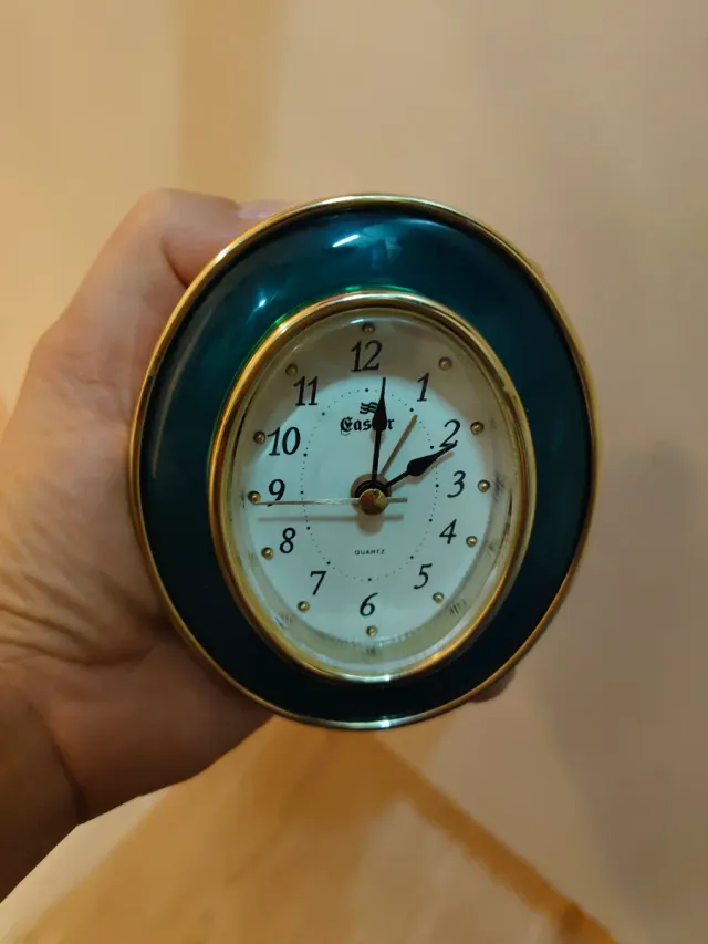 Relógio de mesa vintage com alarme