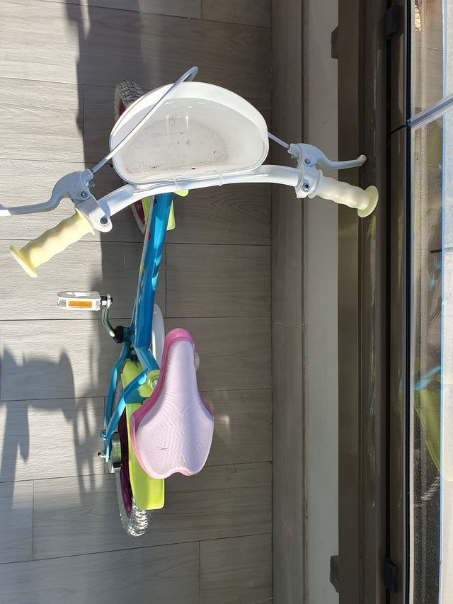 Bicicleta infantil niña con cesta