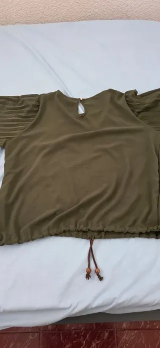 Blusa verde oliva manga corta
