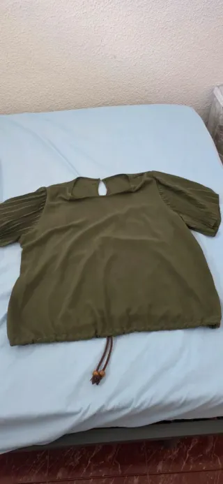 Blusa verde oliva manga corta