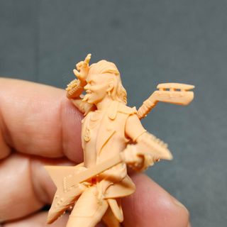 FIGURA GUITARRISTA HEAVY 54MM