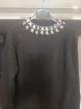 Maglione nero con perle