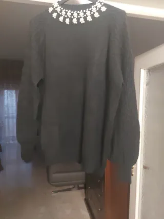 Maglione nero con perle