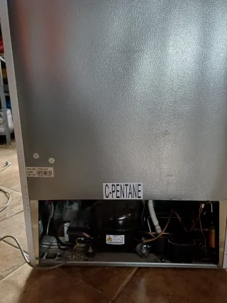 Nevera 184x60 como nueva