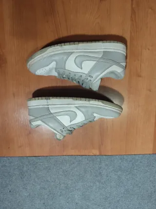 Nike Dunk grises y blancas