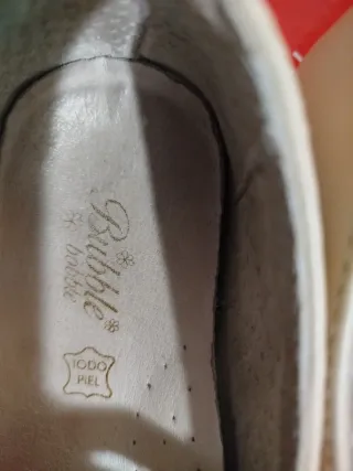 Zapatos y Botas niña . Distintas tallas.El par 5€.