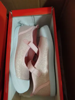 Zapatos y Botas niña . Distintas tallas.El par 5€.