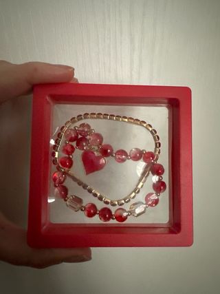 Bracciali rossi e oro confezionati