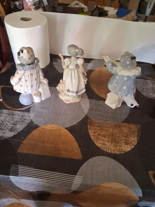 Tres figuras de porcelana antiguas