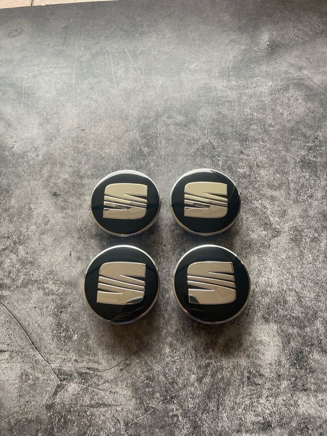 Tapabujes Seat 63mm Negro Plata (4 uds)