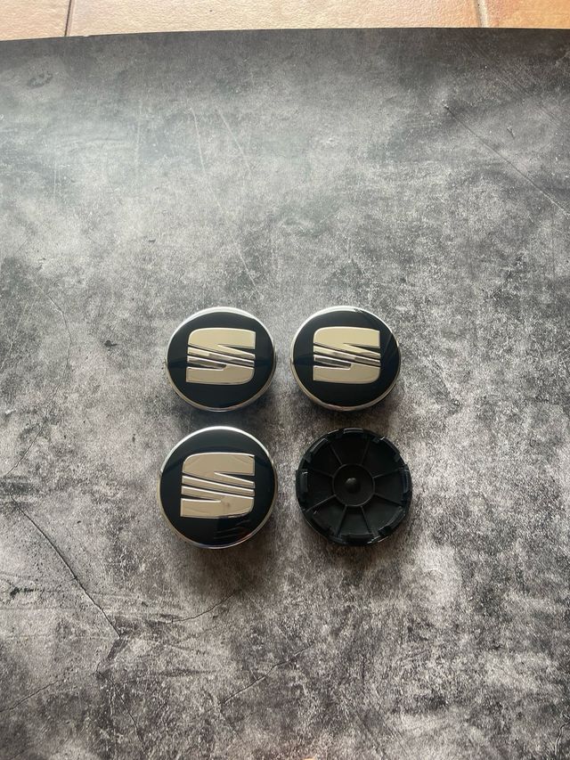 Tapabujes Seat 63mm Negro Plata (4 uds)