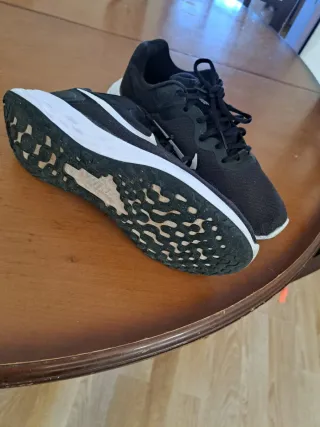 Zapatillas Nike Negras y Blancas