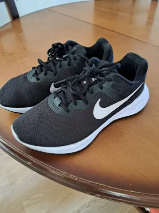 Zapatillas Nike Negras y Blancas