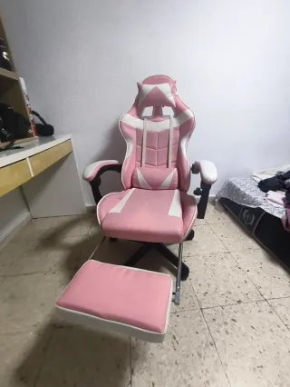 Escritorio gamer y sillas gamer