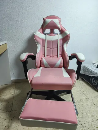 Escritorio gamer y sillas gamer