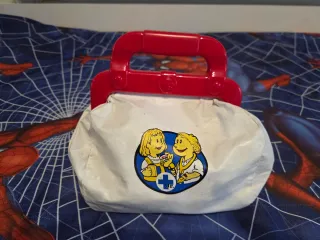 Maletín médico infantil rojo y blanco