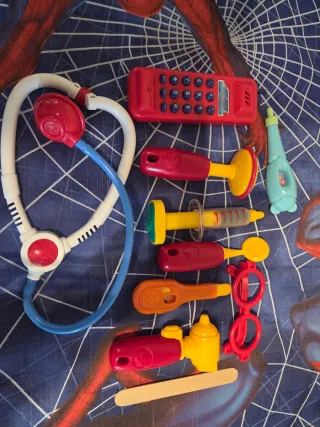 Maletín médico infantil rojo y blanco