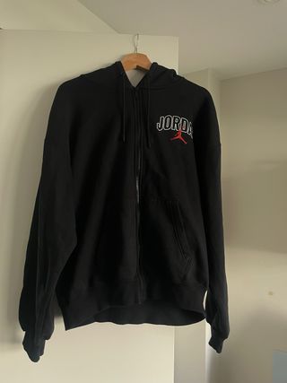 Chaqueta Jordan Negra con Cremallera