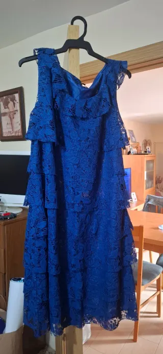 Vestido azul con volantes