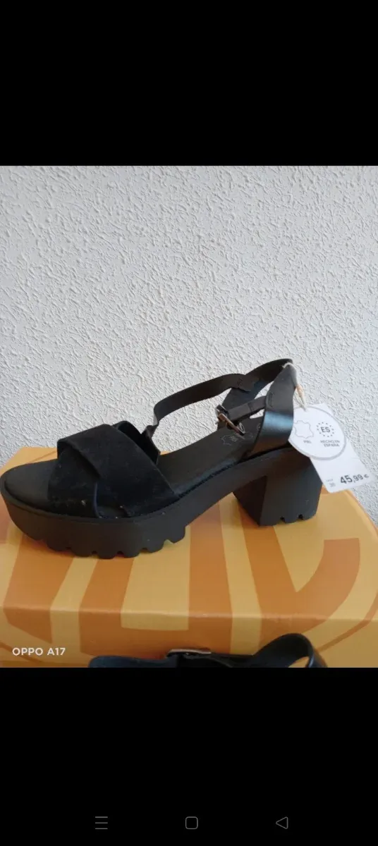 Sandalias de tacón negras para mujer