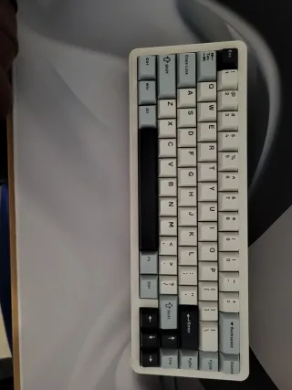 Tastiera meccanica 65% bianca