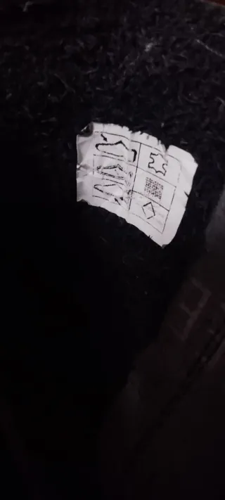 Botines negros con cremallera y plataforma.