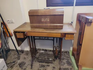 Máquina de coser Alfa clásica.