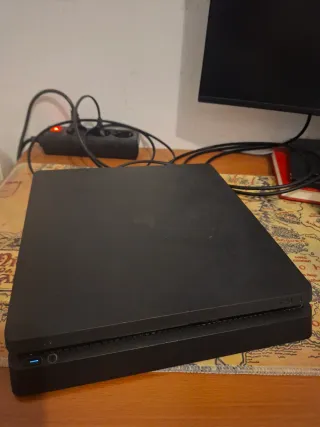 PS4 (PlayStation 4) Slim 1TB Negra Casi Nueva