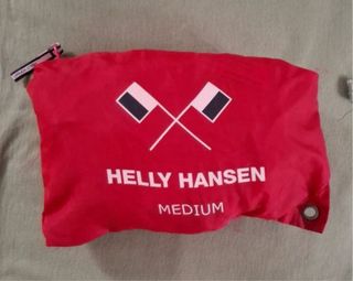 Chubasquero Helly Hansen fucsia