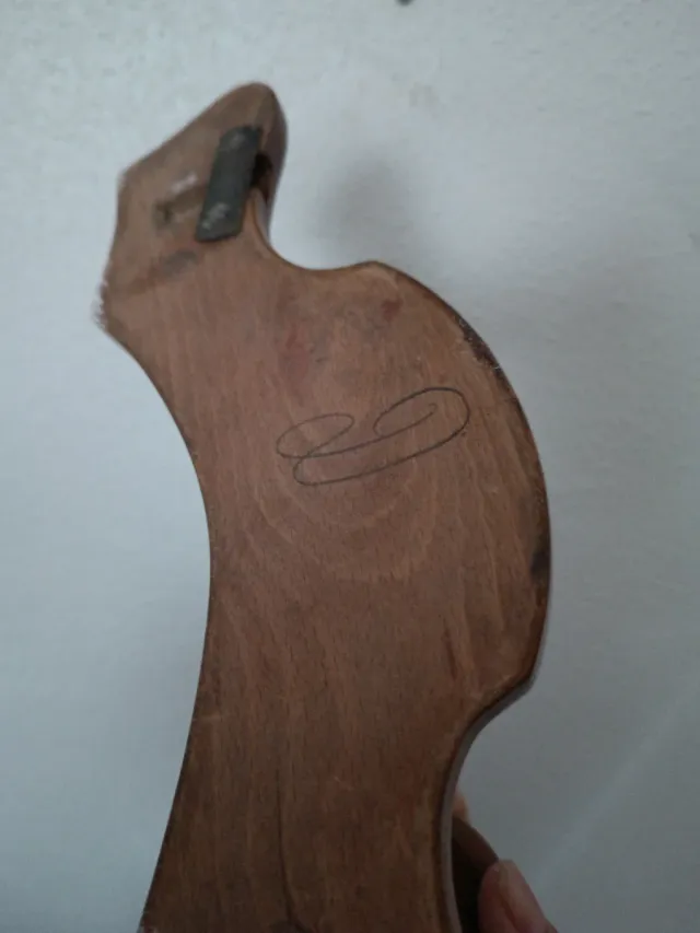 Percha de madera decorativa