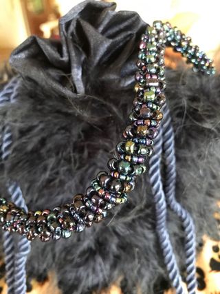 Bolso bombonera fiesta plumas y pedrería