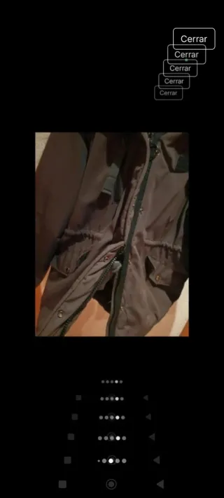 Abrigo Bershka verde militar con capucha