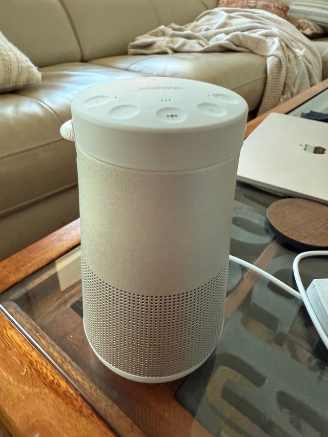 Altavoz Bose Bluetooth Gris y Blanco