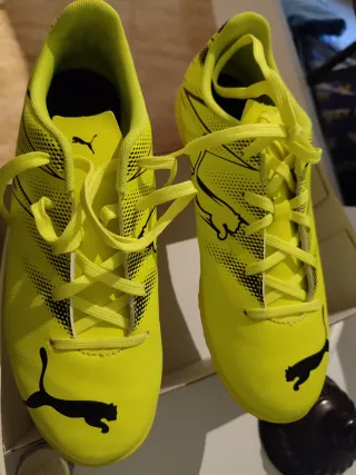 Zapatillas de fútbol Puma amarillas talla 38